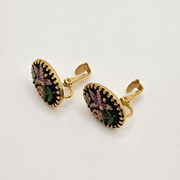 Vintage Petit Point Earrings Floral Needlepoint Goldtone Clip Ons Dainty Twee - Picture 10 of 12